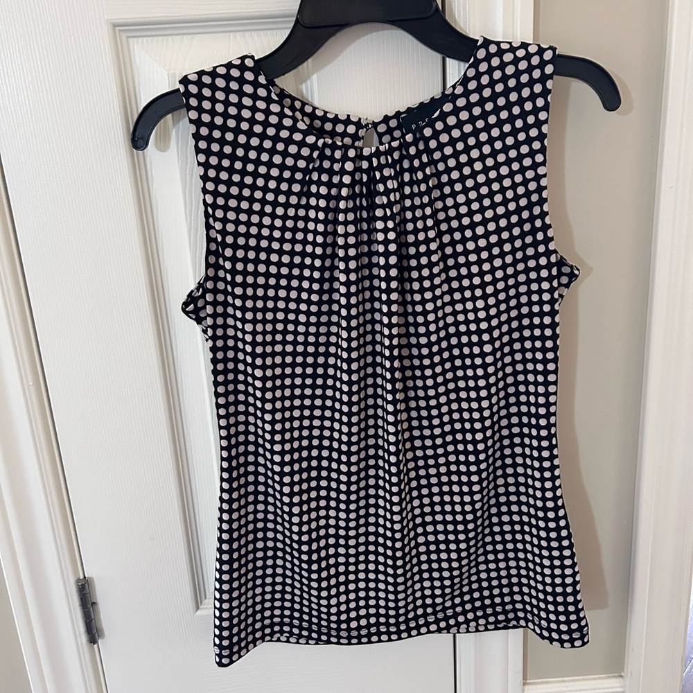 Ladies sleeveless top